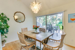 1 Mi to Beach Townhome with Porch in Hilton Head!